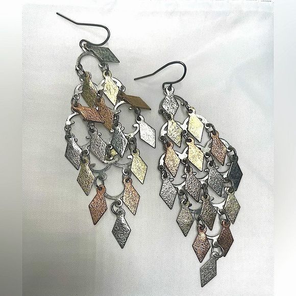 Vntg Tri-Gold Mesh Earrings - Picture 2 of 5